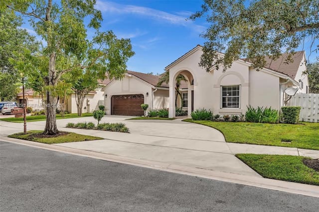 794 Lake Boulevard, Weston, FL 33326