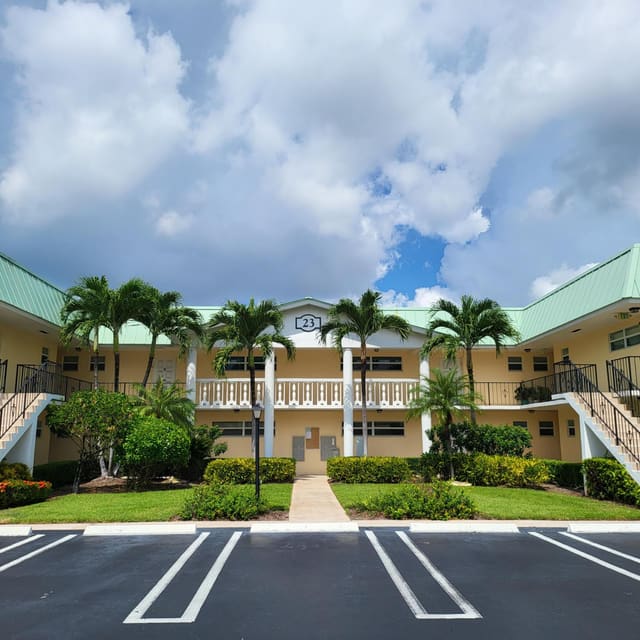 23 Colonial Club Drive 200, Boynton Beach, FL 33435
