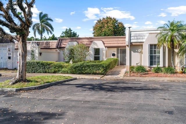 7417 Twin Sabal Drive, sold in Miami Lakes Golf Course, Miami Lakes, FL