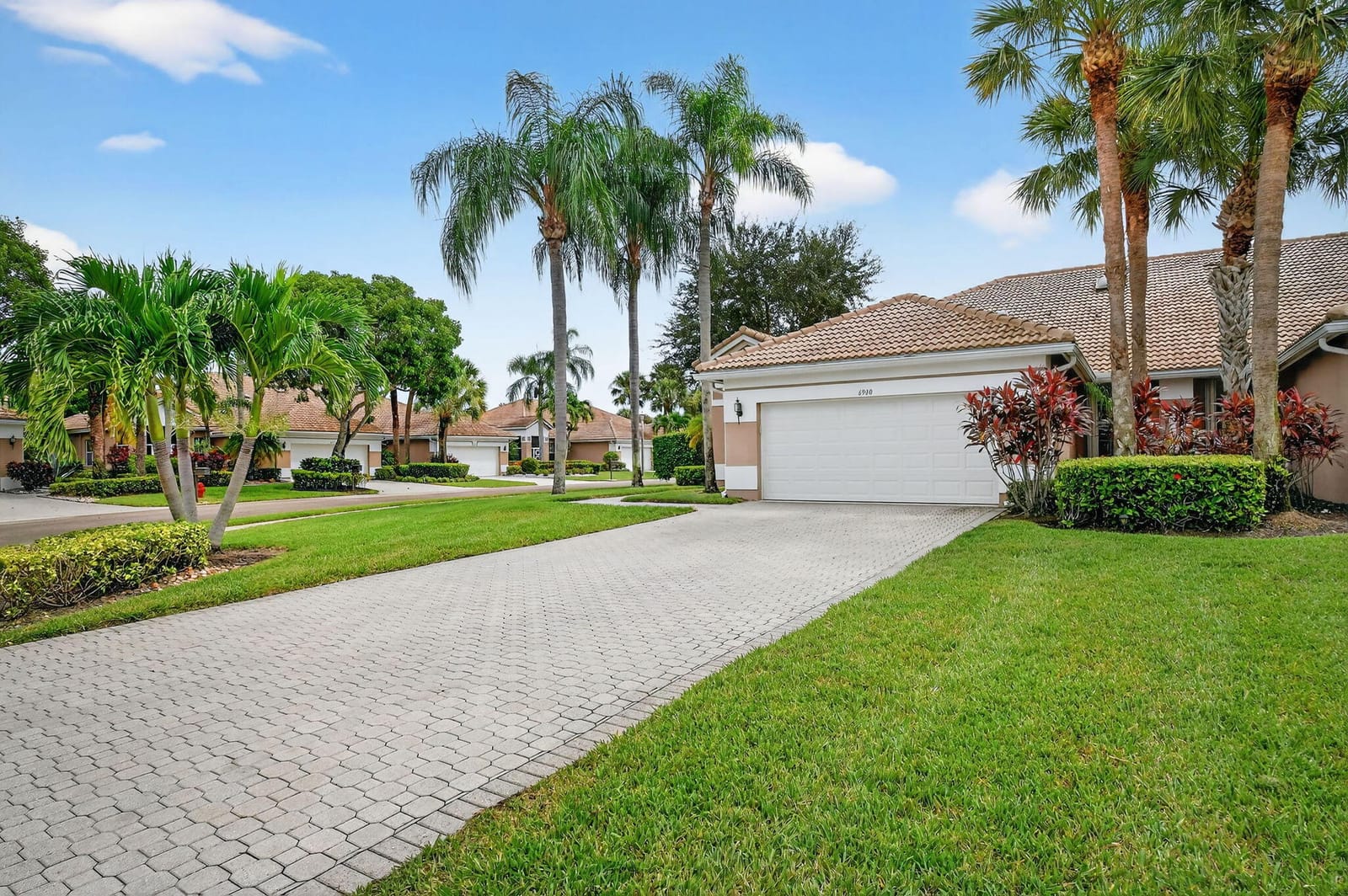 6900 Cairnwell Drive, Boynton Beach, FL 33472 photo 2