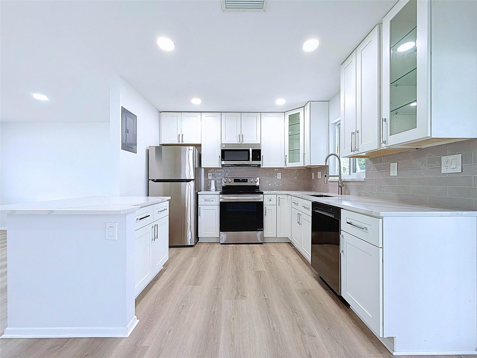 12 SW 13th Street — photo 3