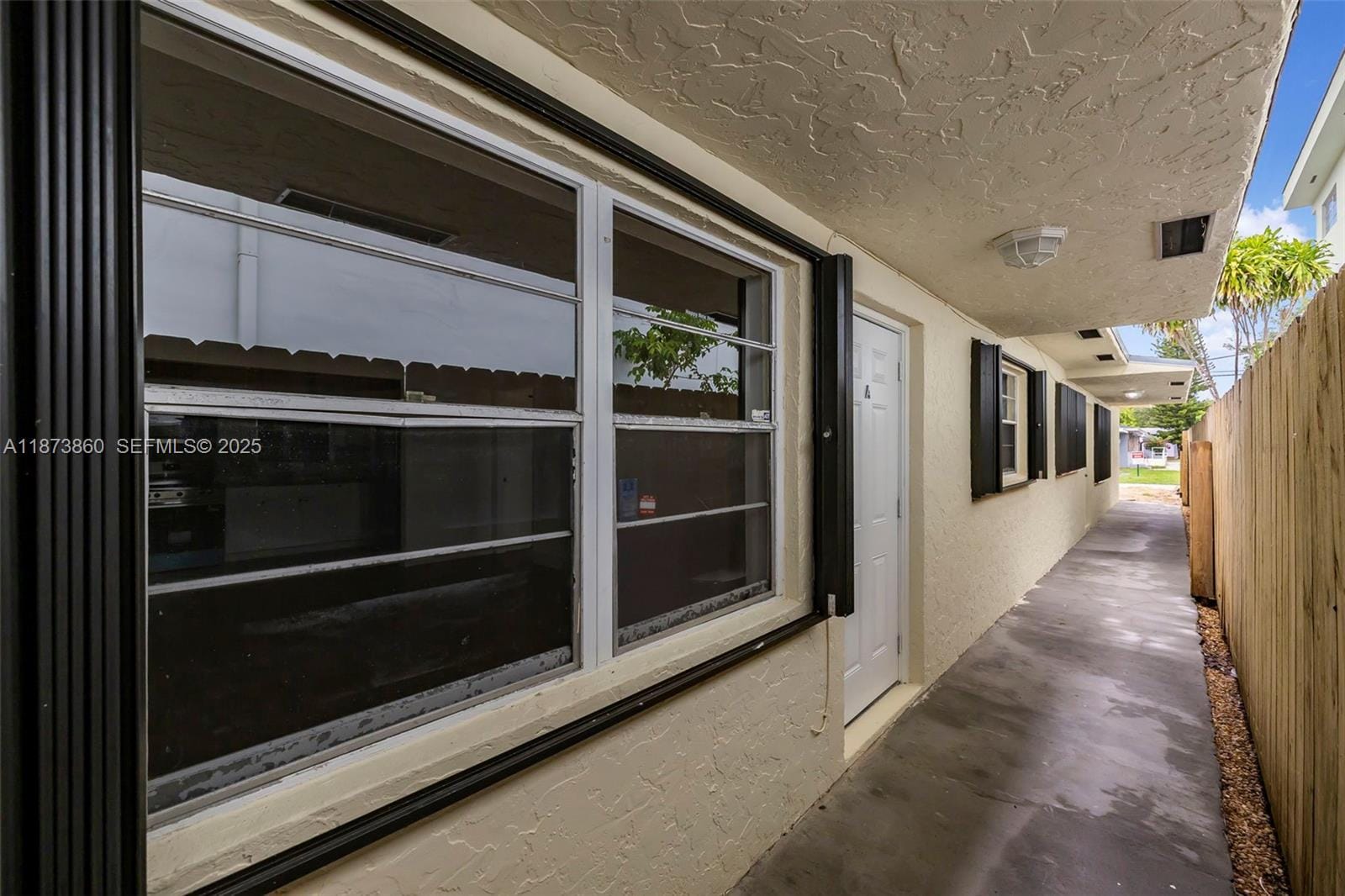 2033 Dewey Street — photo 6
