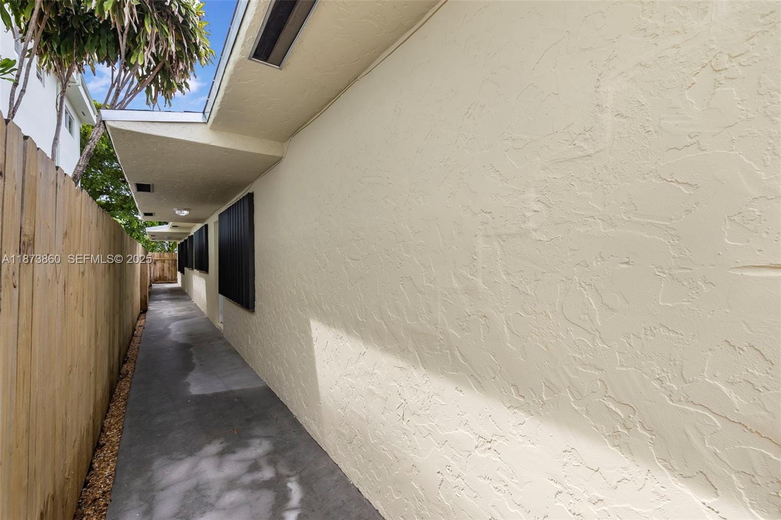 2033 Dewey Street — photo 7