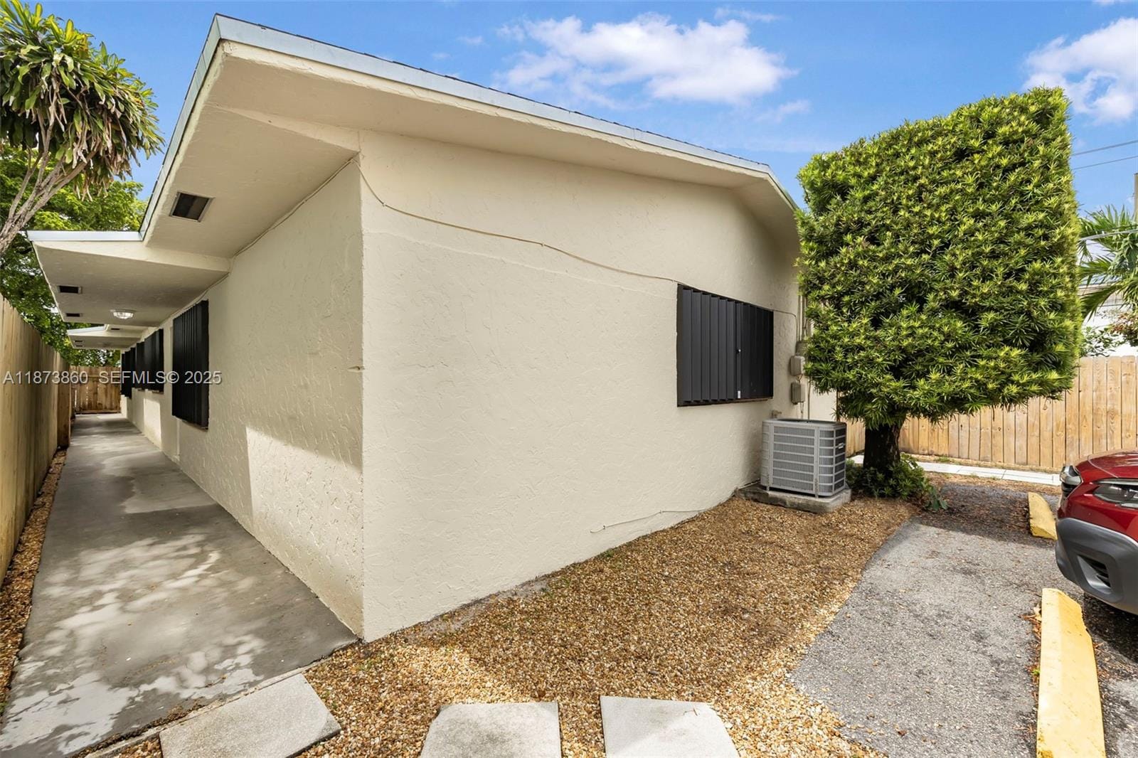2033 Dewey Street — photo 8