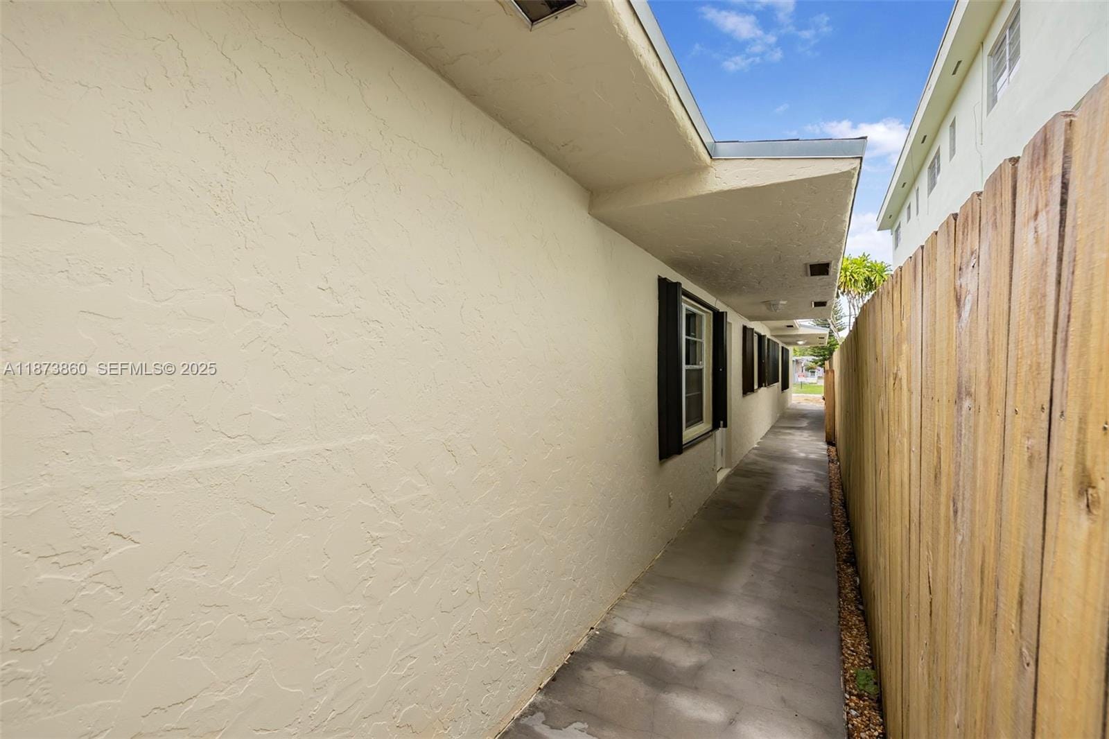 2033 Dewey Street — photo 10
