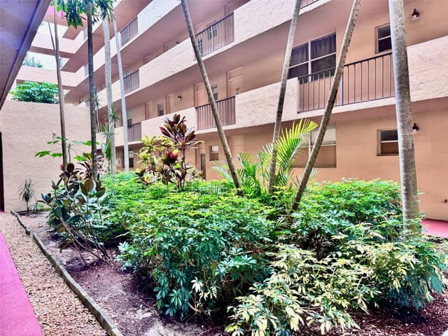 404 NW 68th Avenue 301, sold in Polynesian Gardens, Plantation, FL