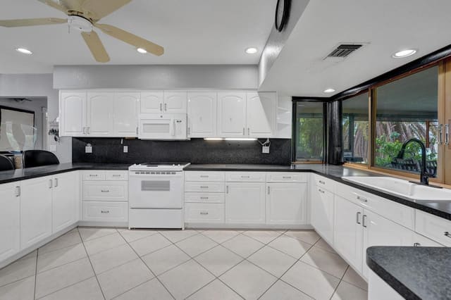 4761 SW 72nd Avenue, Davie, FL 33314