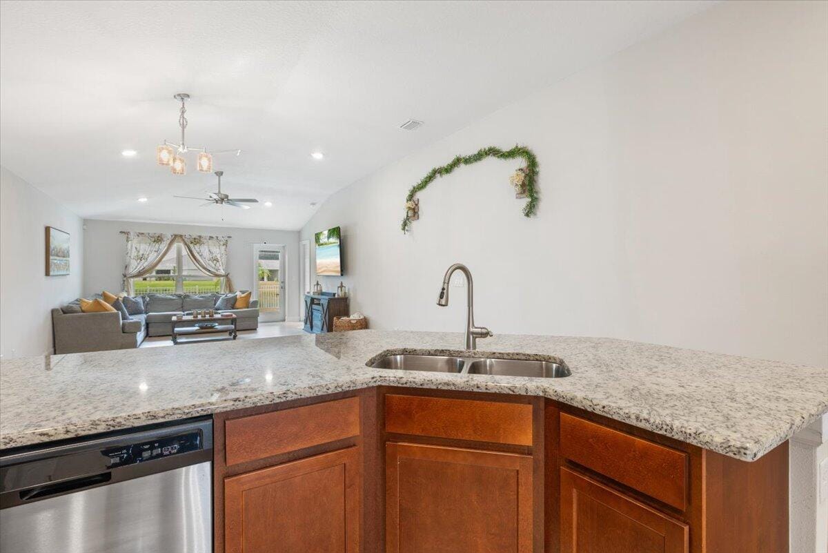 5447 Lugo Street — photo 10