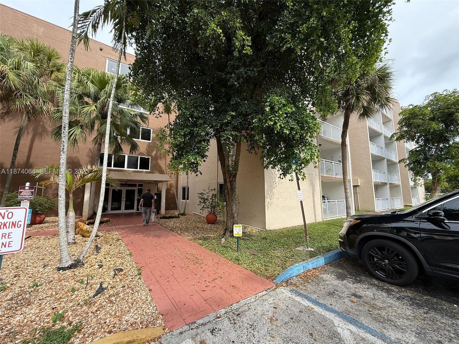 6940 Miami Gardens Drive 1-122 — photo 2