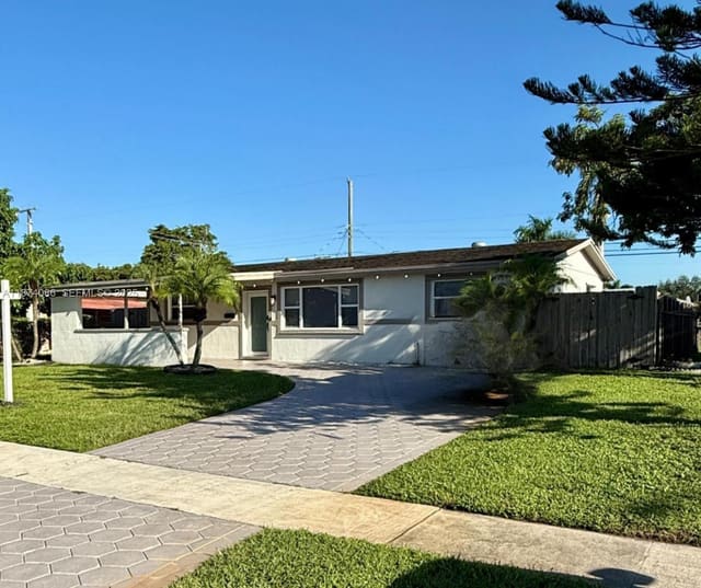 7681 Farragut Street, Hollywood, FL 33024