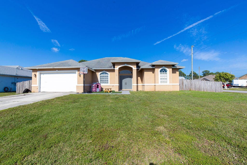 901 SW Versailles Avenue, Port St. Lucie, FL 34953