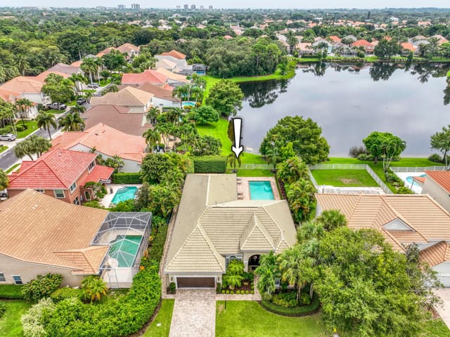 144 Oakwood Lane, sold in Sanctuary 2, Palm Beach Gardens, FL