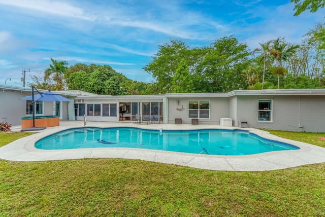 5541 W Broward Boulevard, sold in Plantation, Plantation, FL