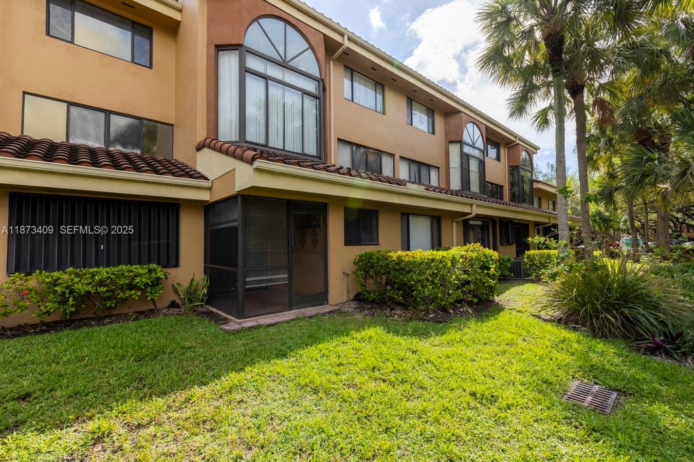 15525 Miami Lakeway N 106-8 — photo 2