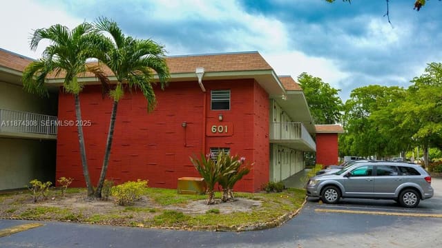 601 S State Road 7 2H, sold in Applegreen Condo Apts 1, Margate, FL