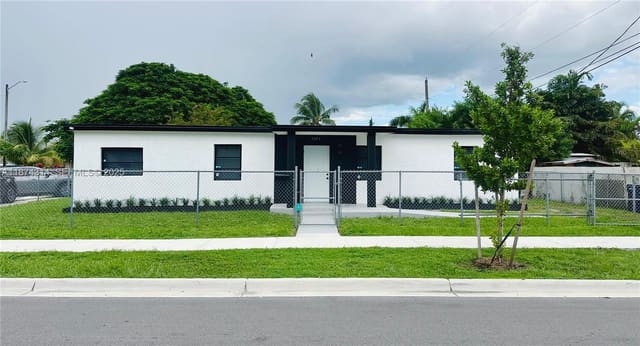 1051 NW 5th Court, sold in Sunnyland Park No 2, Florida City, FL