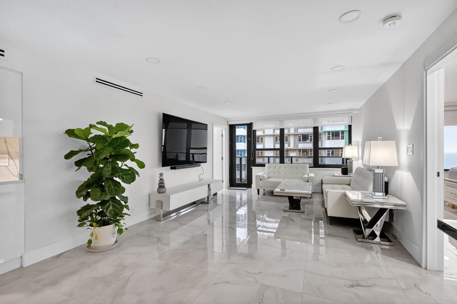 5225 Collins Avenue 1408 — photo 2