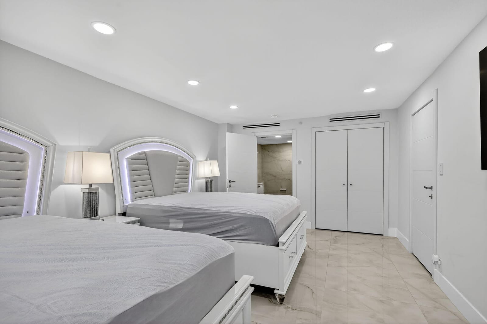 5225 Collins Avenue 1408 — photo 12