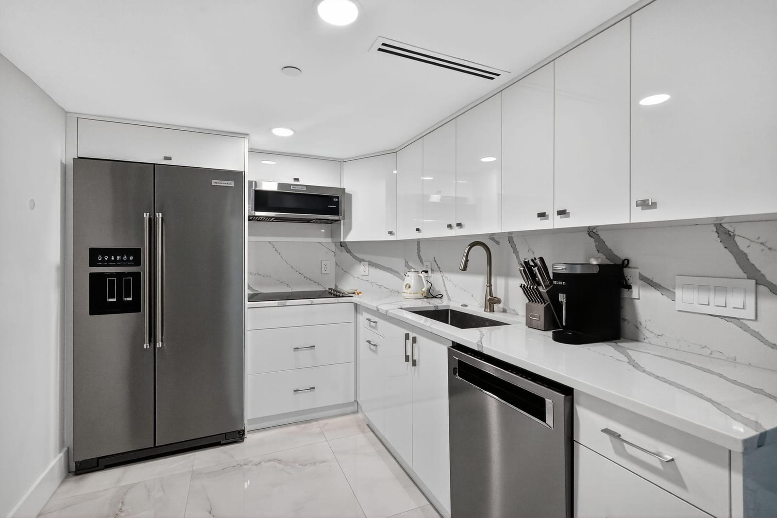 5225 Collins Avenue 1408 — photo 8