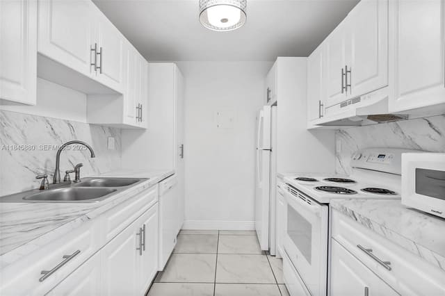 10748 N Kendall Drive N11, Miami, FL 33176