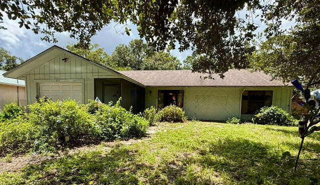 945 33rd Avenue SW, sold in Grovenor Estates, Vero Beach, FL