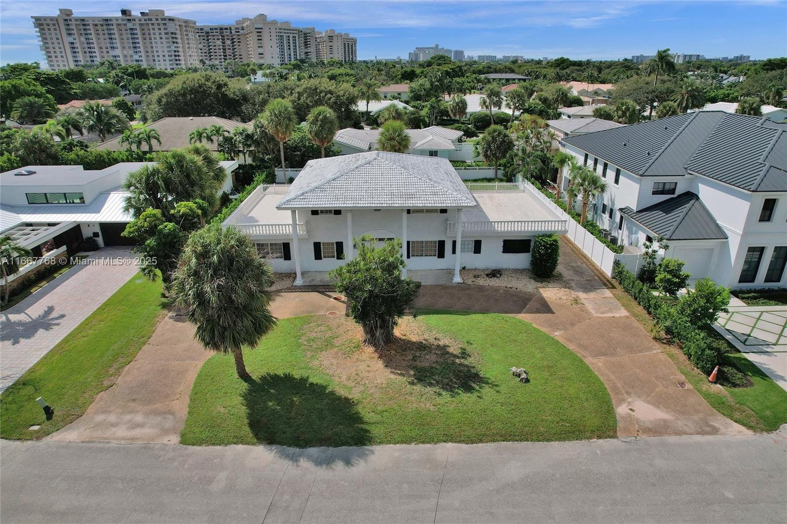 6 Tahoe Lane, Sea Ranch Lakes, FL 33308