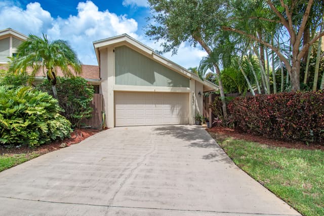 7837 Kenway Place W, sold in Sierra Del Mar, Boca Raton, FL