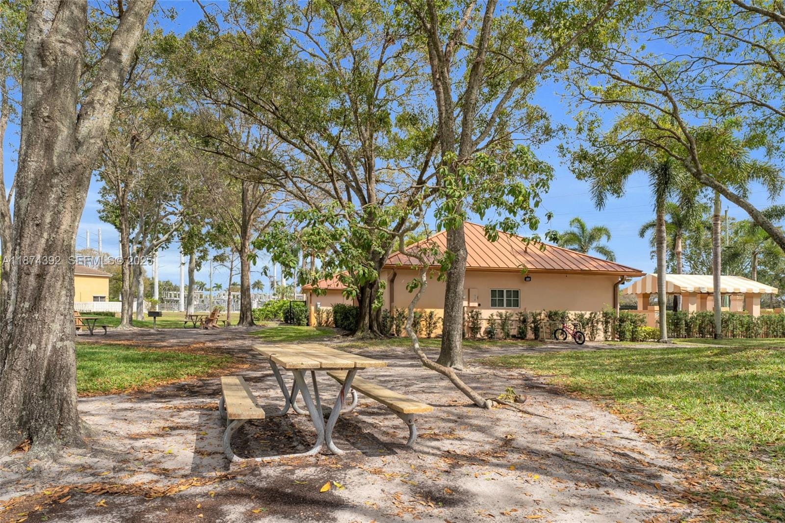 3104 Kingston Court 11D, West Palm Beach, FL 33409 photo 28