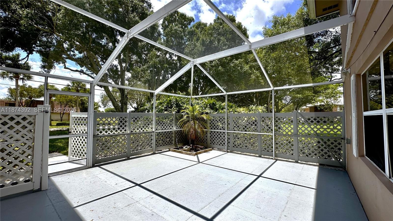 3104 Kingston Court 11D, West Palm Beach, FL 33409 photo 5
