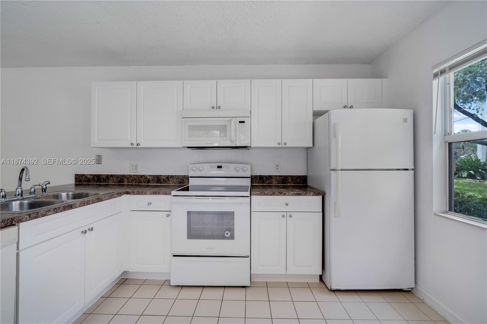 3104 Kingston Court 11D, West Palm Beach, FL 33409 photo 7
