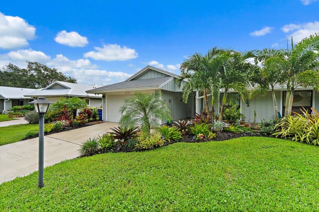 12787 SE Pinehurst Court, Hobe Sound, FL 33455