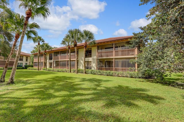 147 Brackenwood Road, Palm Beach Gardens, FL 33418
