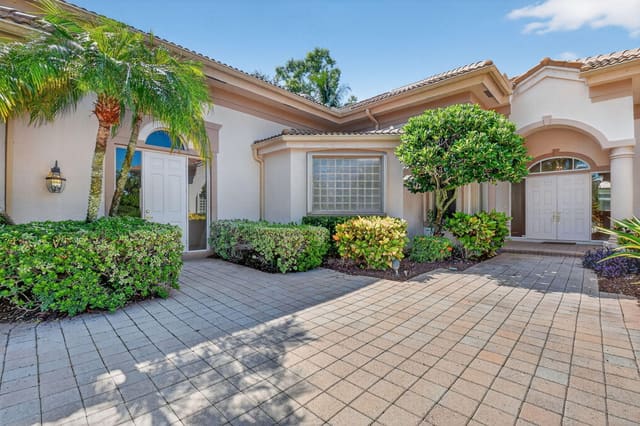 2525 Seminole Circle, sold in Bear Lakes Estates North, West Palm Beach, FL