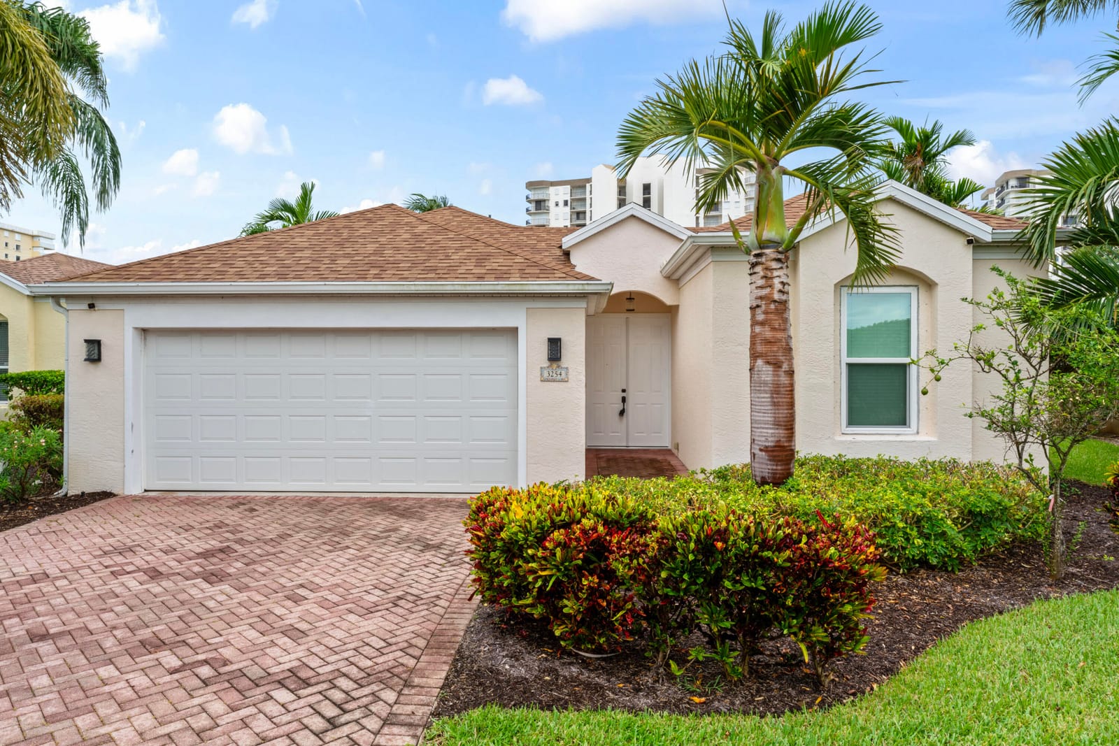 3254 Lakeshore Drive — photo 2