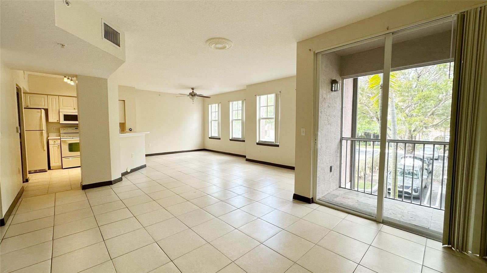 6704 W Sample Road 6704 — photo 5