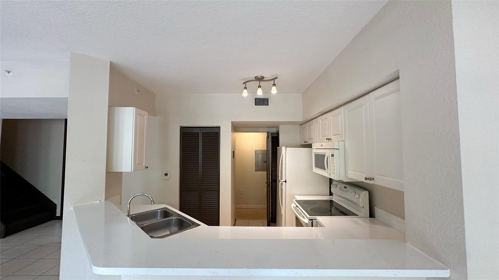 6704 W Sample Road 6704 — photo 8