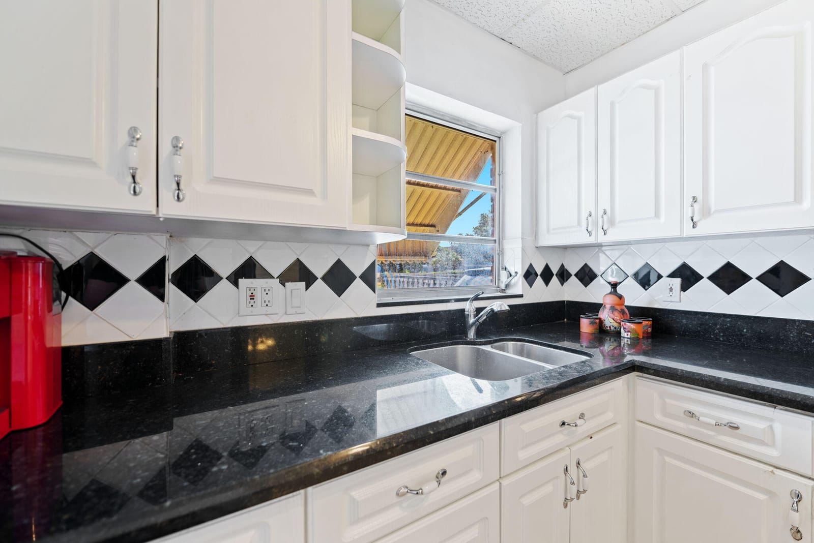 2040 NW 81st Avenue 111, Pembroke Pines, FL 33024 photo 16