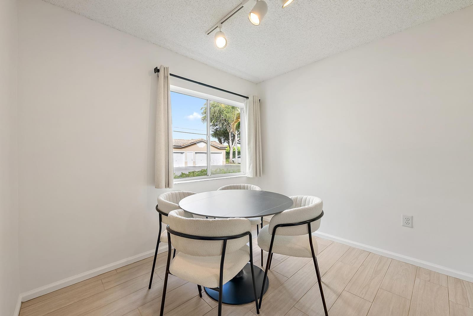 272 Village Boulevard 7111, Tequesta, FL 33469 photo 4