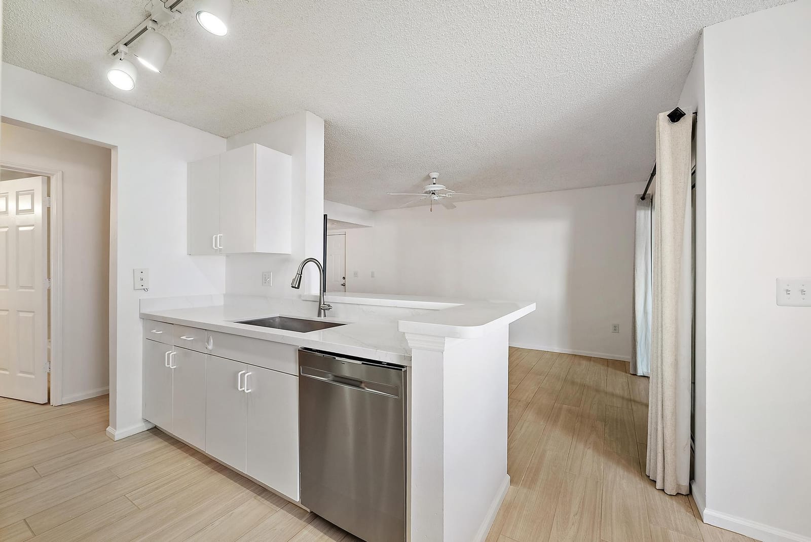 272 Village Boulevard 7111, Tequesta, FL 33469 photo 5