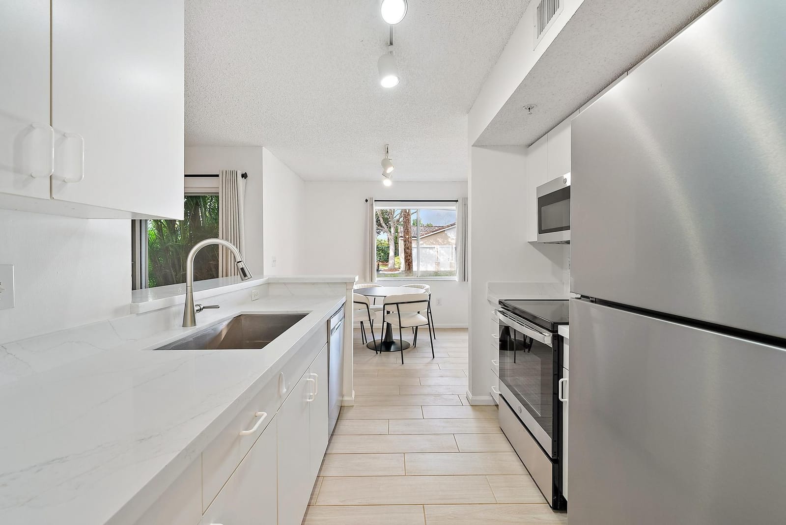 272 Village Boulevard 7111, Tequesta, FL 33469 photo 6