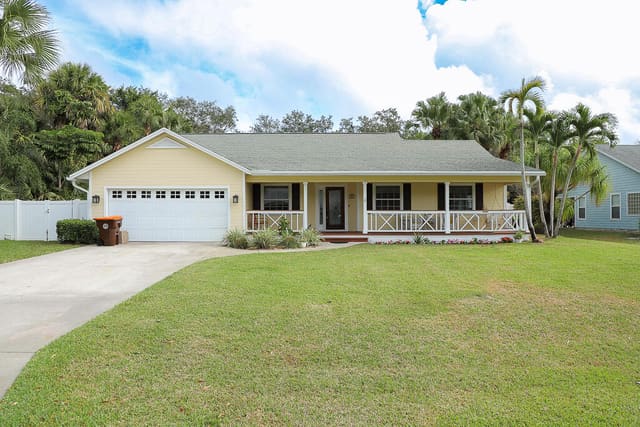 500 39th Court SW, sold in Coral Wind, Vero Beach, FL