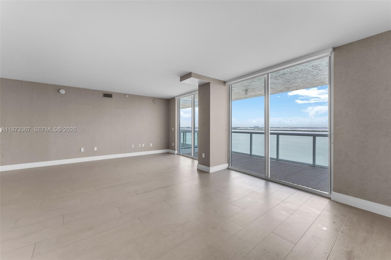 10 Venetian Way 1903, Miami Beach, FL 33139 photo 1