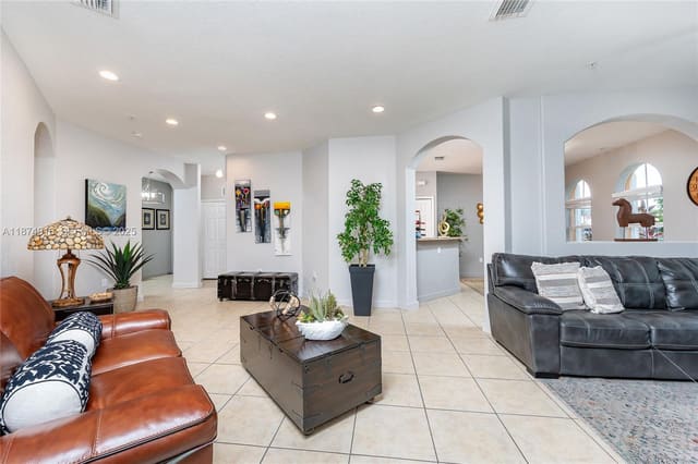 10012 NW 7th Street 104, sold in Fontainbleau Lakes Courty, Miami, FL