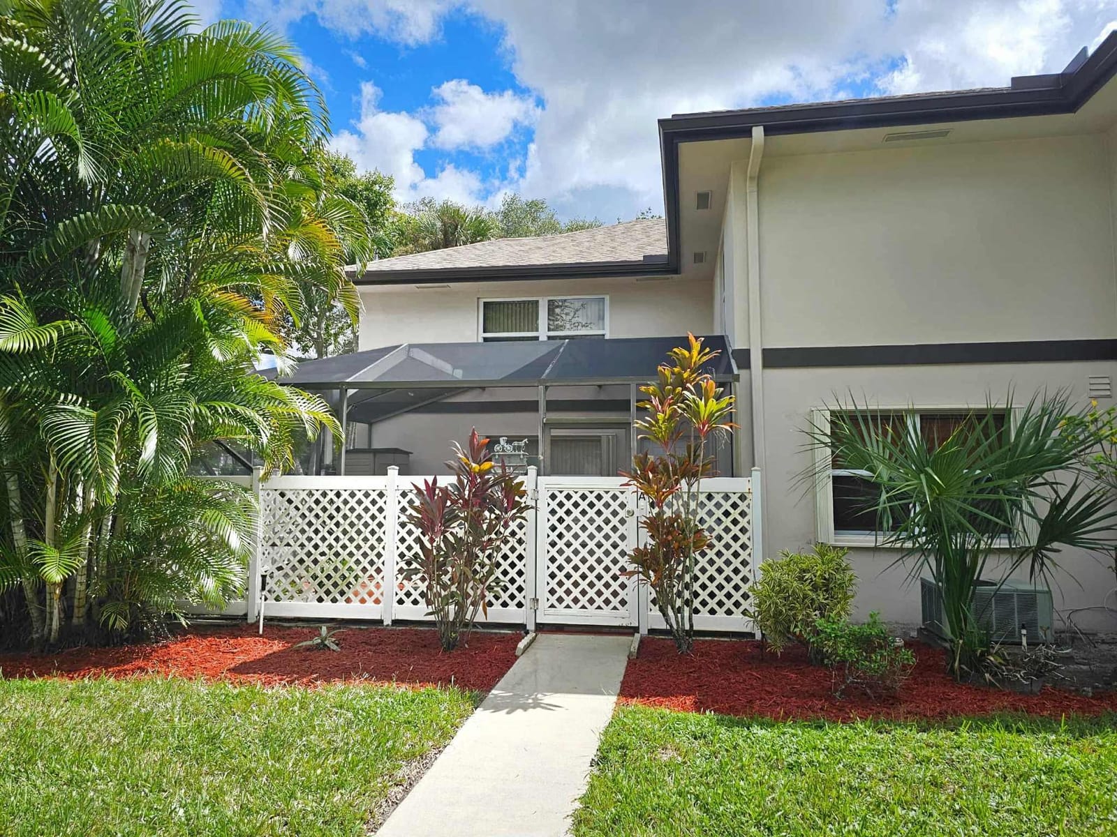 46 Essex Court A, Royal Palm Beach, FL 33411