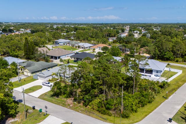 5489 NW Brent Court, Port St. Lucie, FL 34986