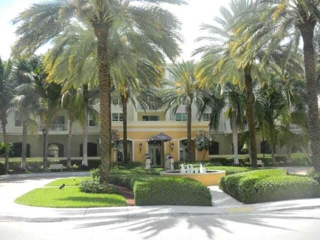802 W Windward Way 211, Lantana, FL 33462