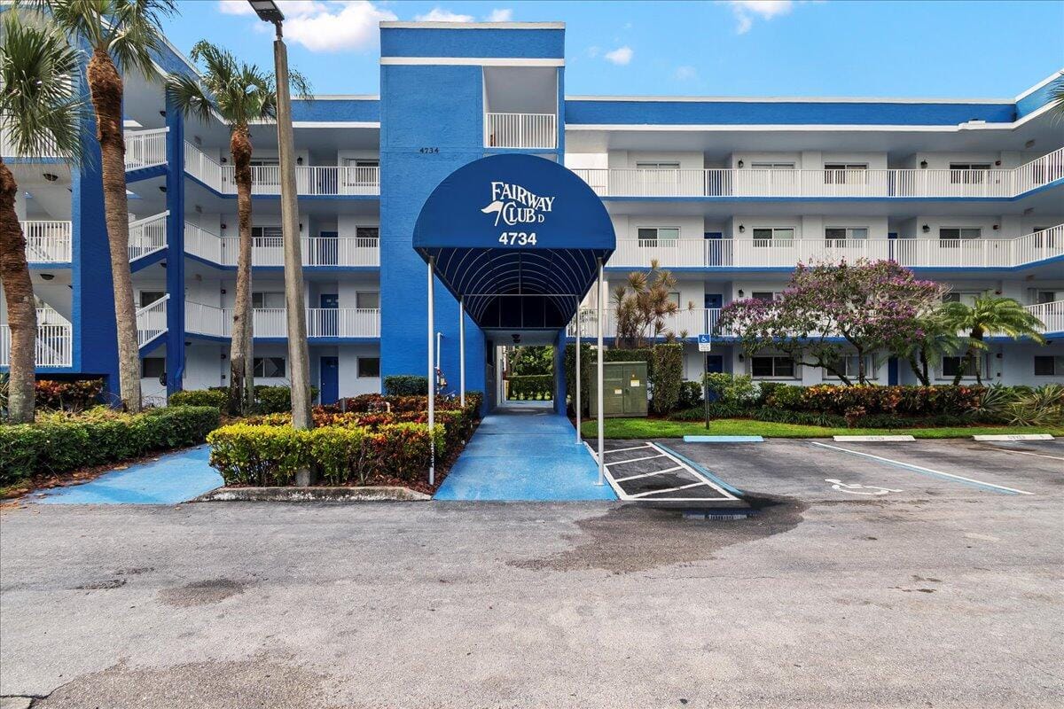 4734 Lucerne Lakes Boulevard E 302, Lake Worth, FL 33467 photo 1