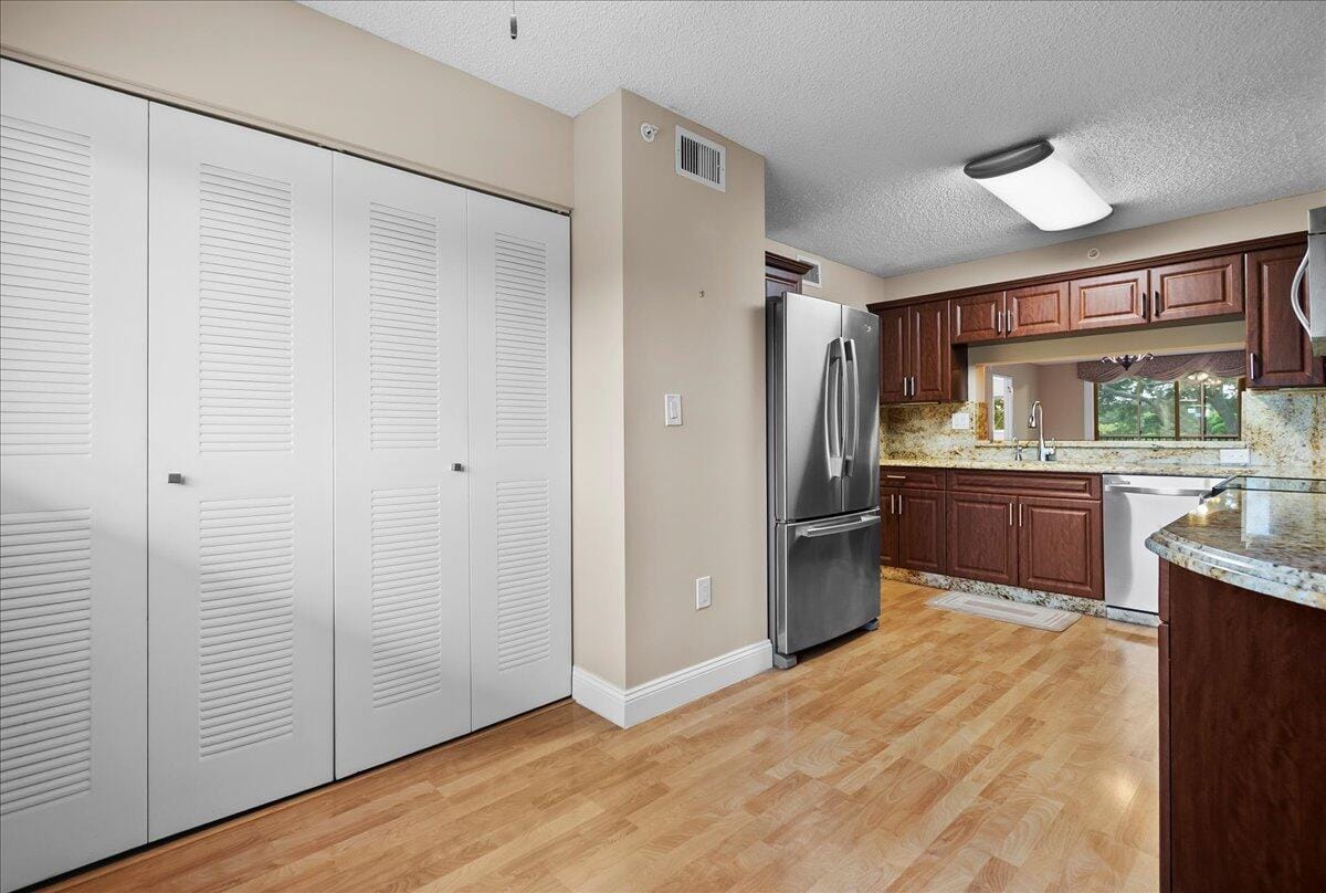 4734 Lucerne Lakes Boulevard E 302, Lake Worth, FL 33467 photo 3