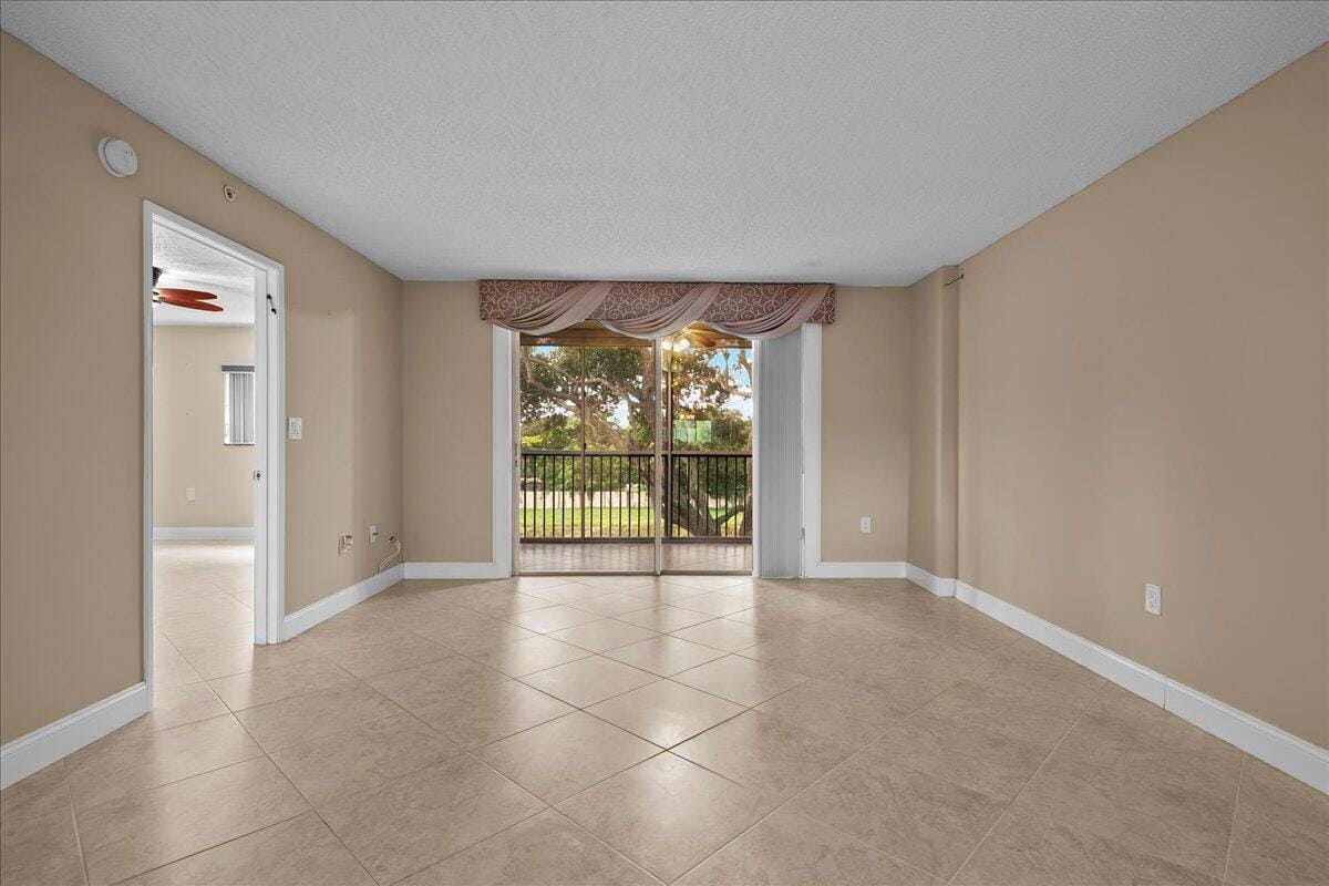 4734 Lucerne Lakes Boulevard E 302, Lake Worth, FL 33467 photo 10
