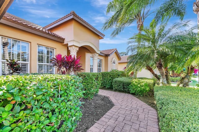 827 SW Grand Reserves Boulevard, Port St. Lucie, FL 34986